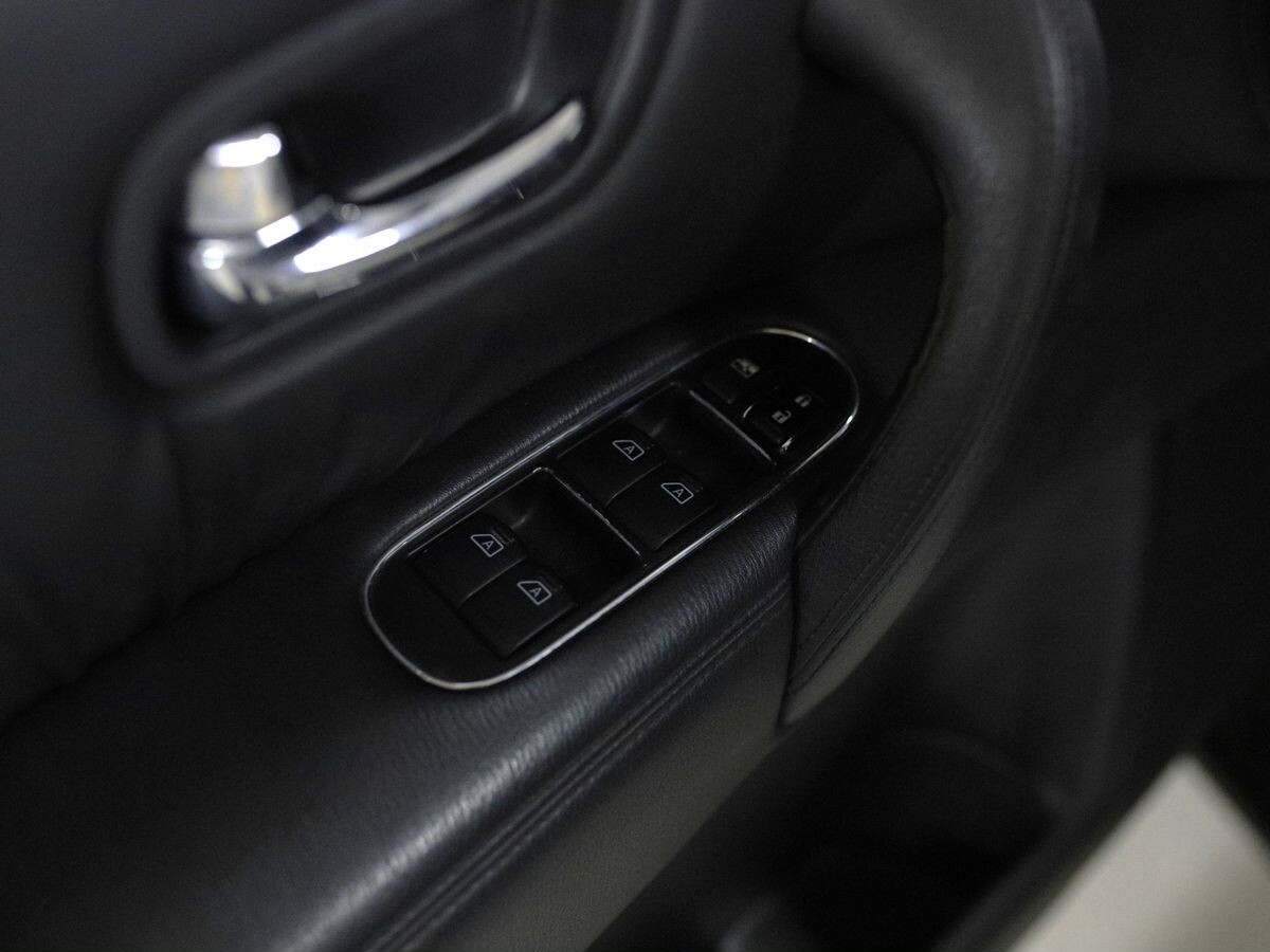 Nissan Patrol 2010 - фото автомобиля