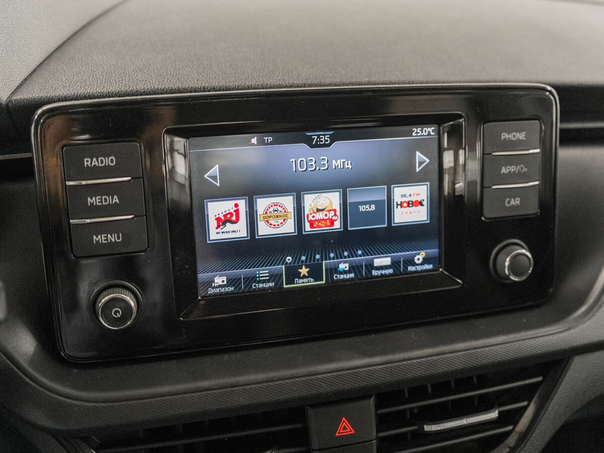Skoda Rapid 2021 - фото автомобиля