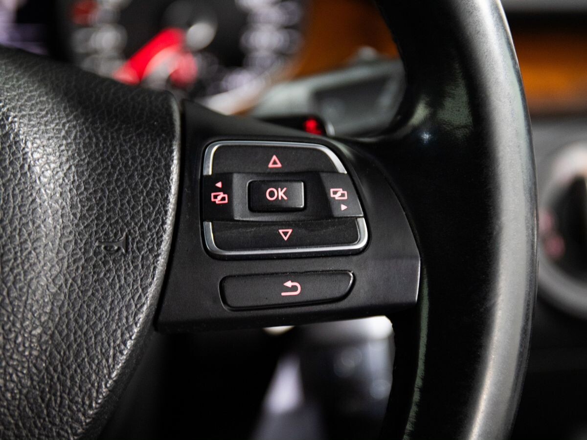 Volkswagen Passat 2012 - фото автомобиля