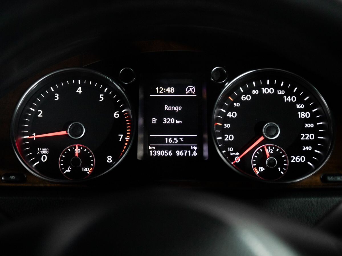 Volkswagen Passat 2012 - фото автомобиля