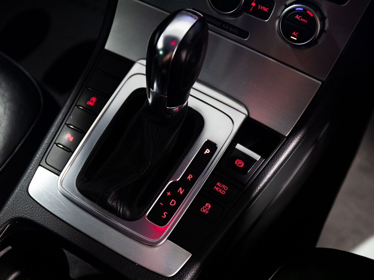 Volkswagen Passat 2012 - фото автомобиля