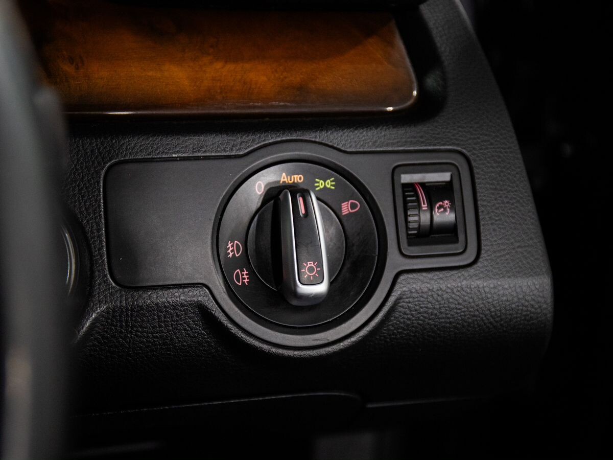 Volkswagen Passat 2012 - фото автомобиля