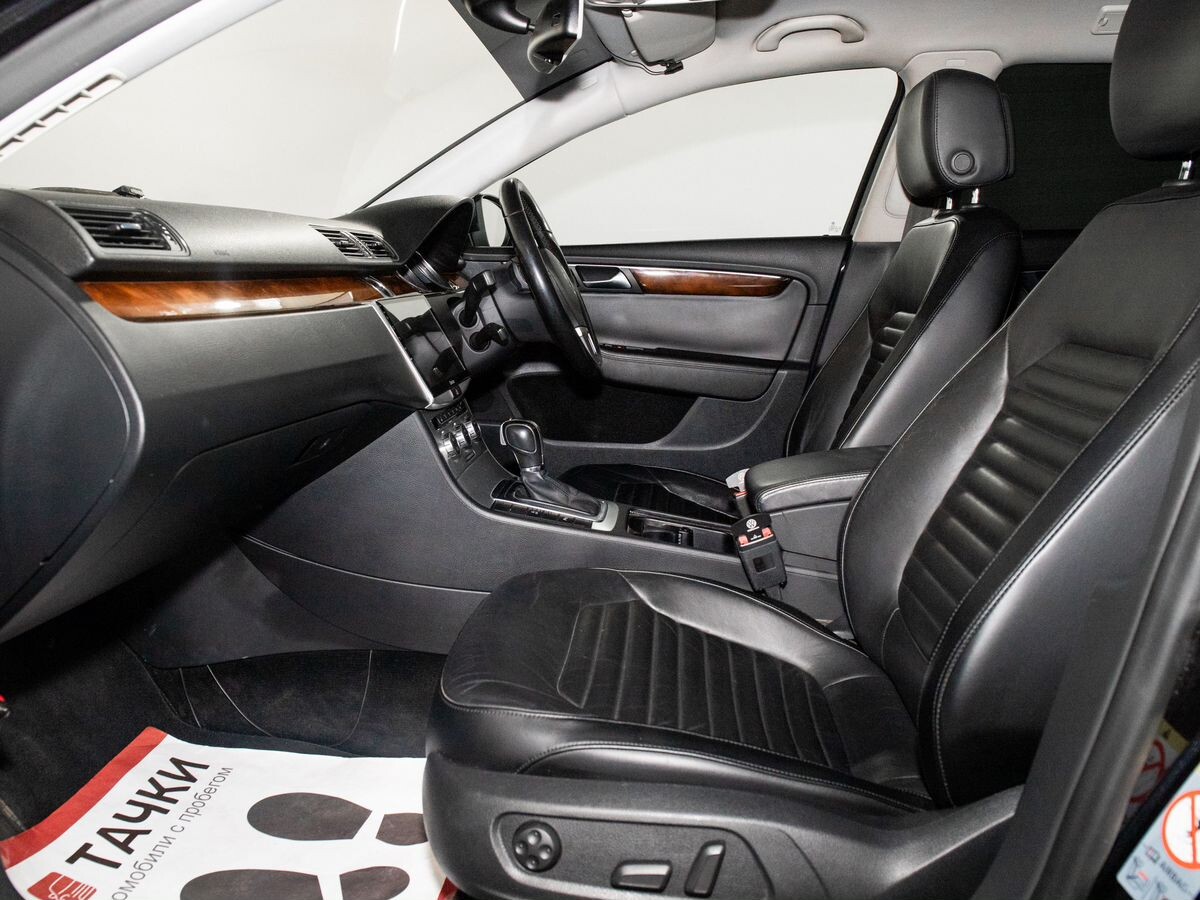 Volkswagen Passat 2012 - фото автомобиля
