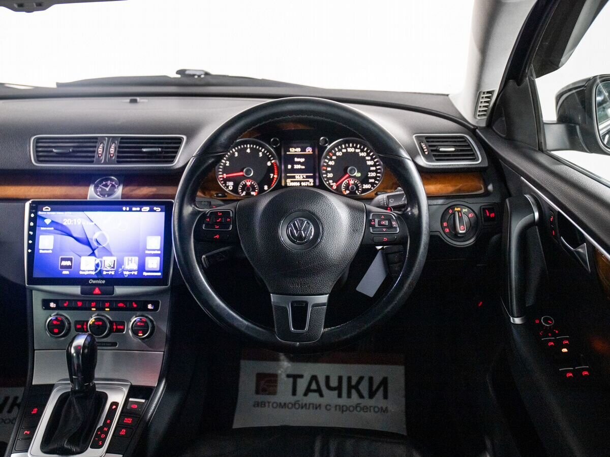 Volkswagen Passat 2012 - фото автомобиля