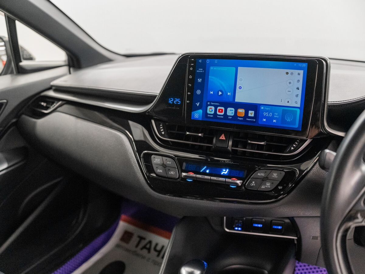 Toyota C-HR 2017 - фото автомобиля