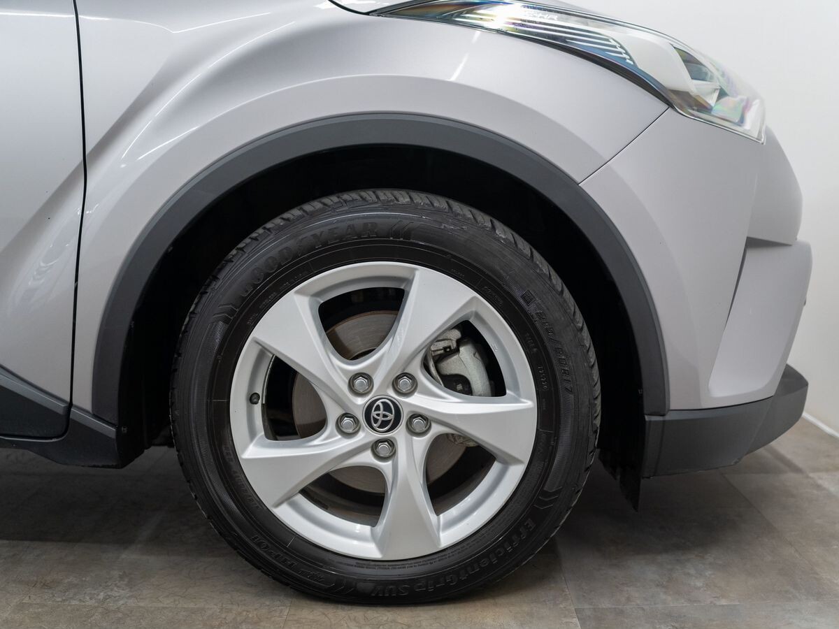 Toyota C-HR 2017 - фото автомобиля