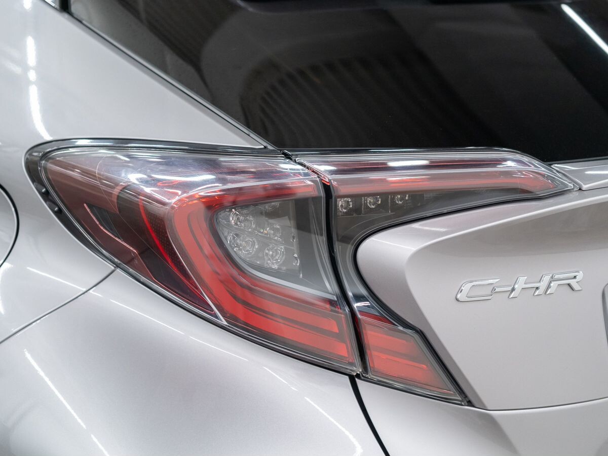Toyota C-HR 2017 - фото автомобиля