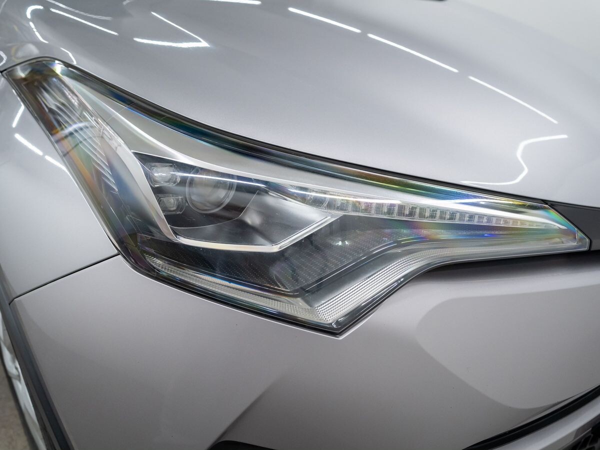 Toyota C-HR 2017 - фото автомобиля