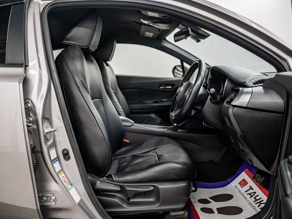Toyota C-HR 2017 - фото автомобиля