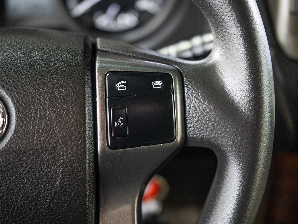 Toyota Land Cruiser Prado 2010 - фото автомобиля