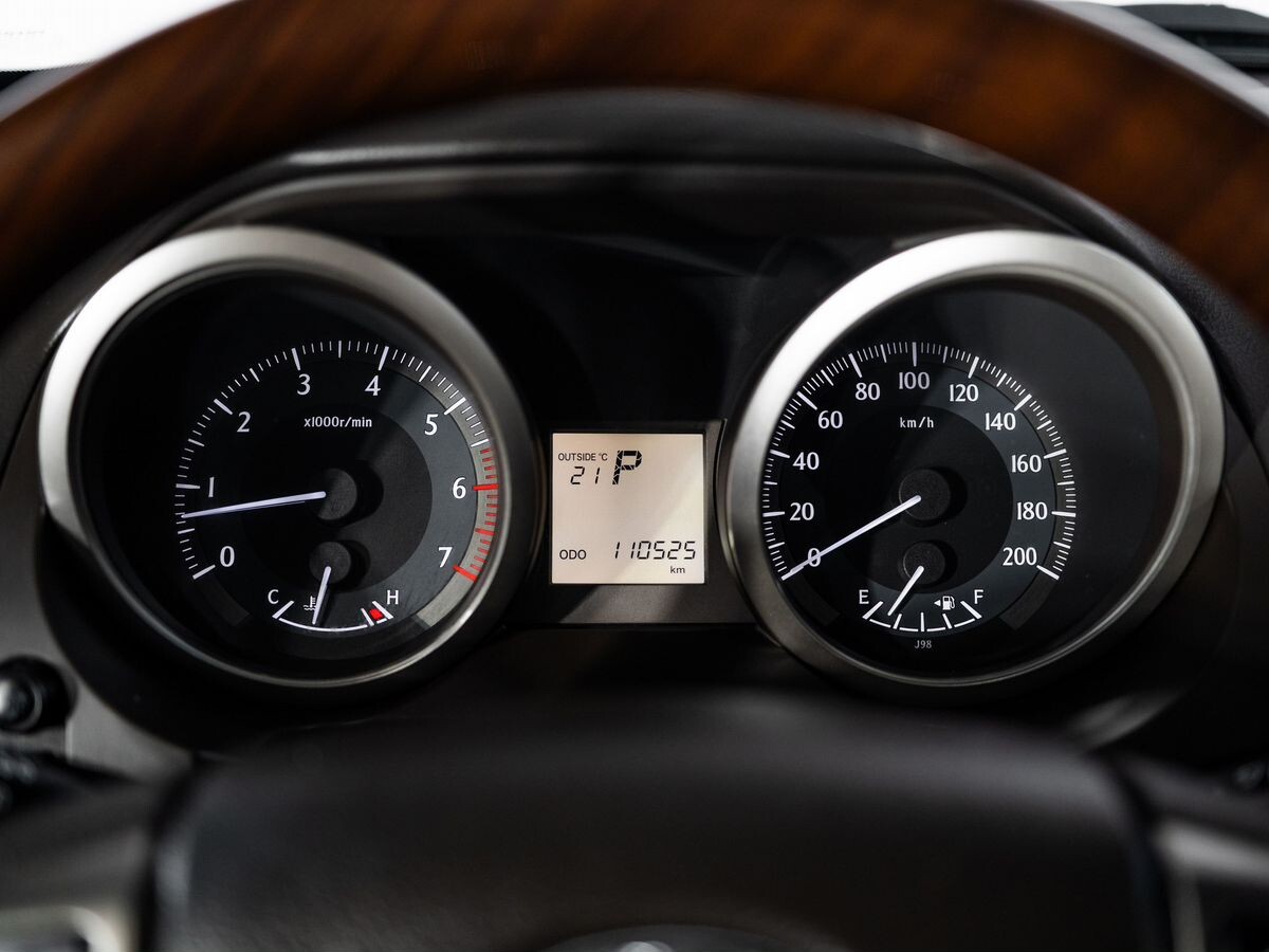 Toyota Land Cruiser Prado 2010 - фото автомобиля