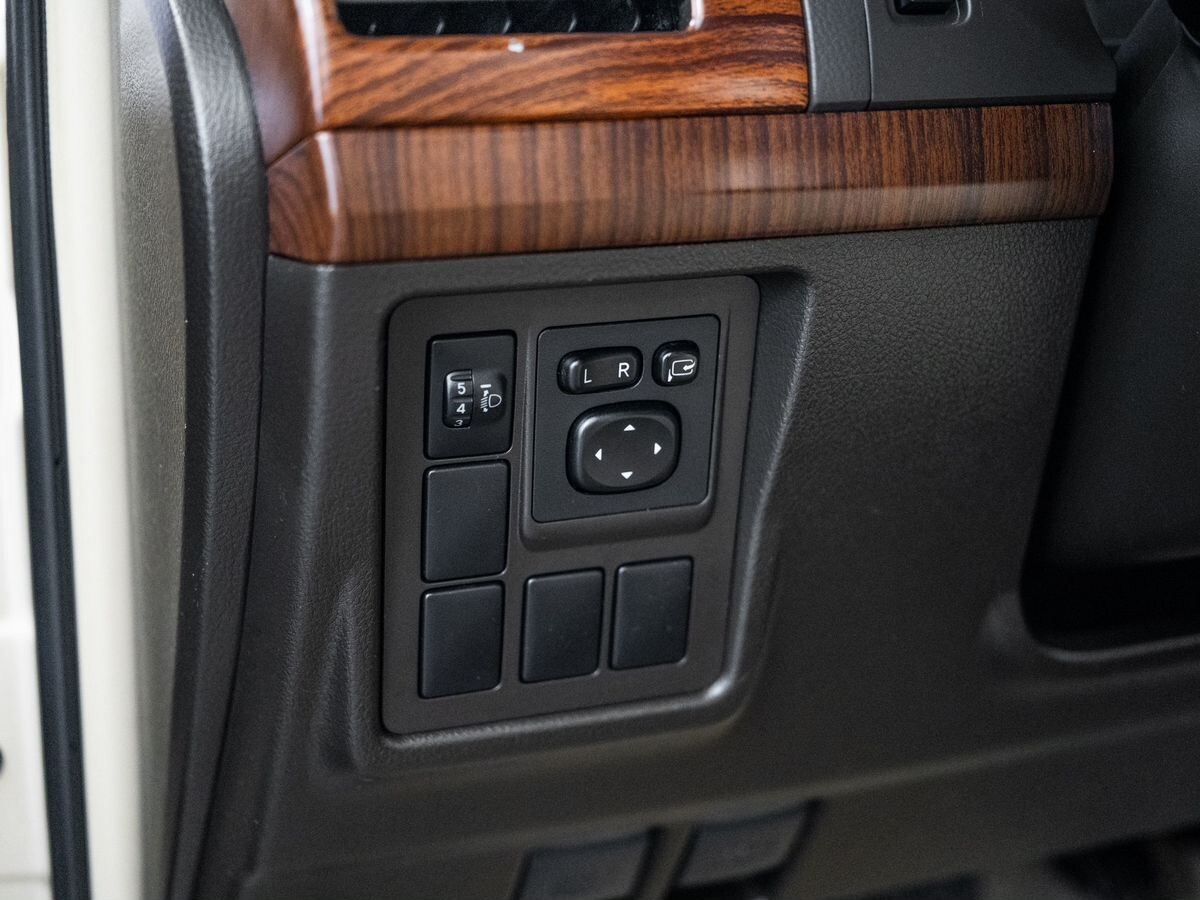 Toyota Land Cruiser Prado 2010 - фото автомобиля