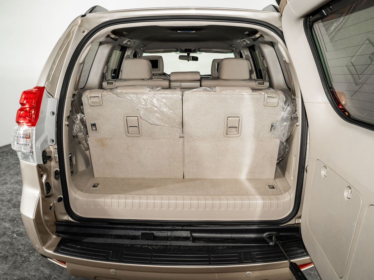 Toyota Land Cruiser Prado 2010 - фото автомобиля