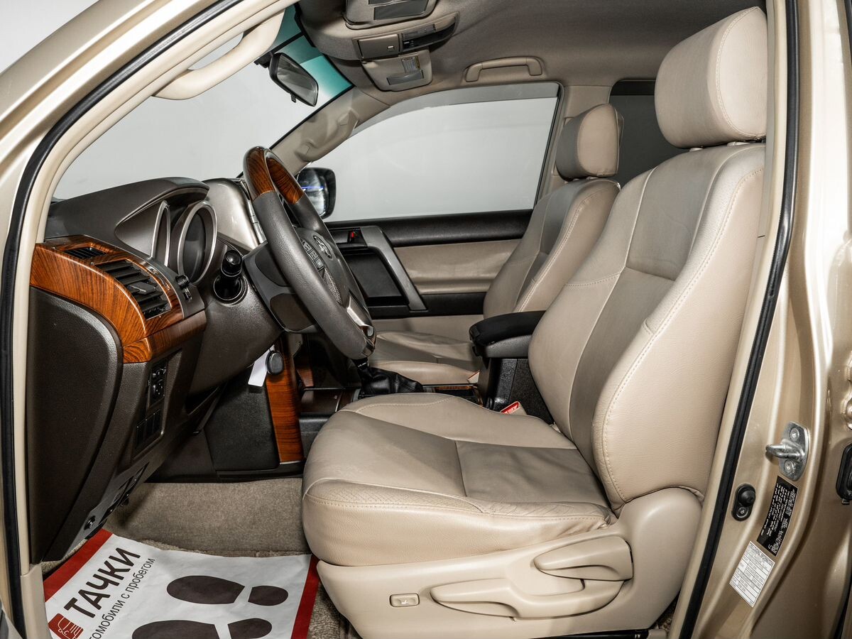 Toyota Land Cruiser Prado 2010 - фото автомобиля