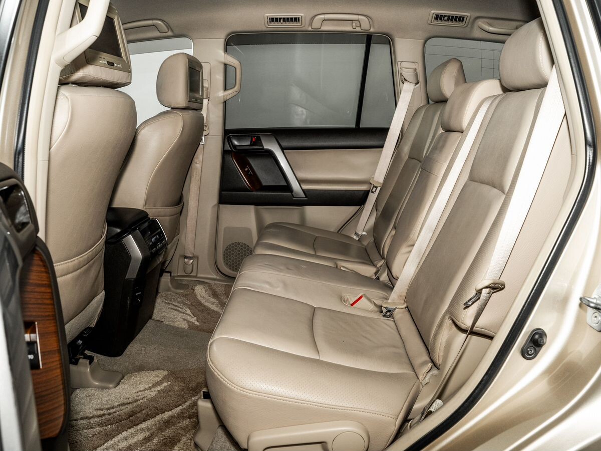 Toyota Land Cruiser Prado 2010 - фото автомобиля