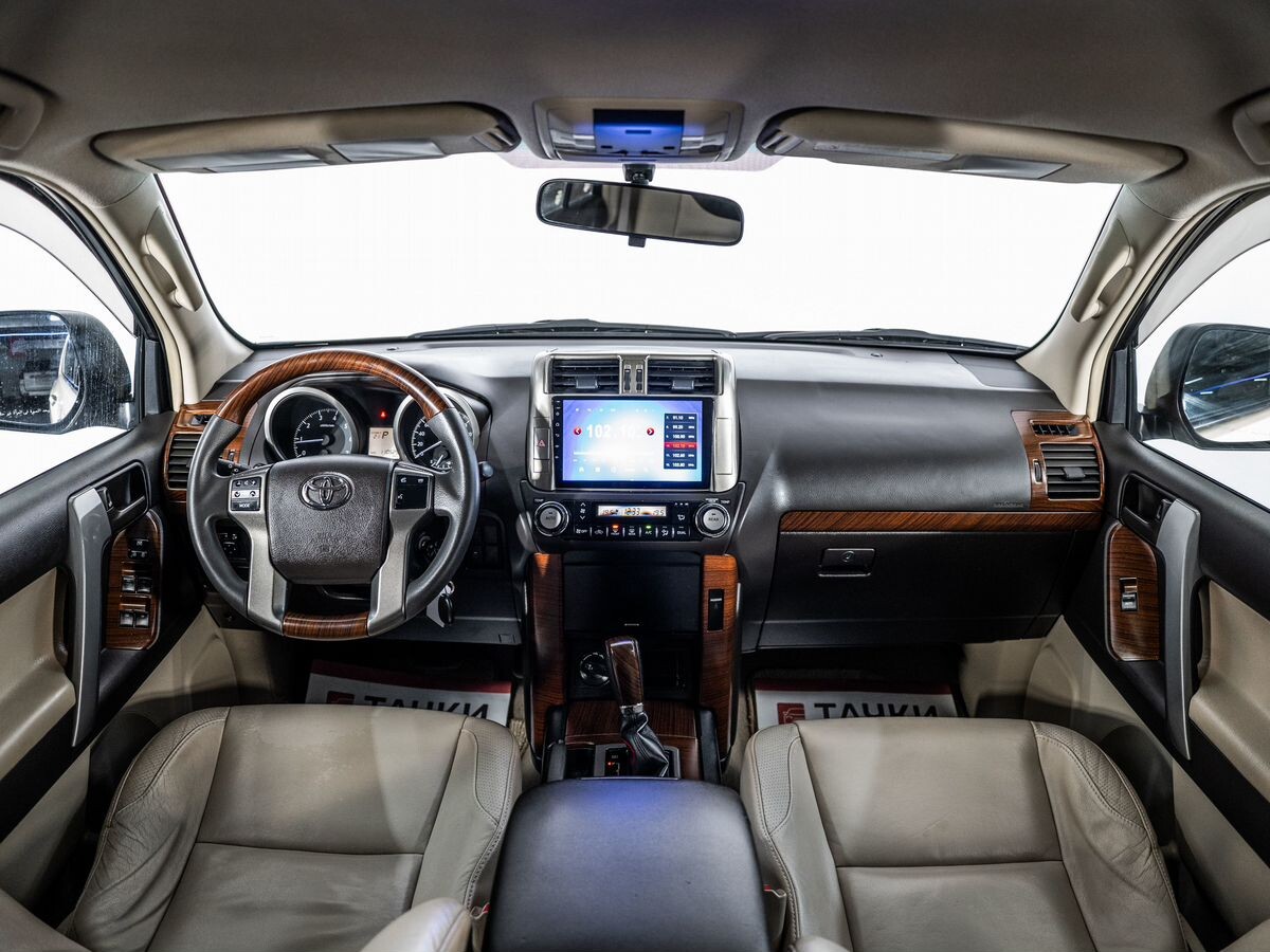 Toyota Land Cruiser Prado 2010 - фото автомобиля