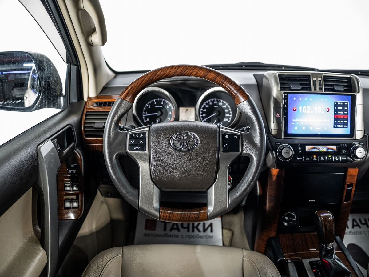 Toyota Land Cruiser Prado 2010 - фото автомобиля
