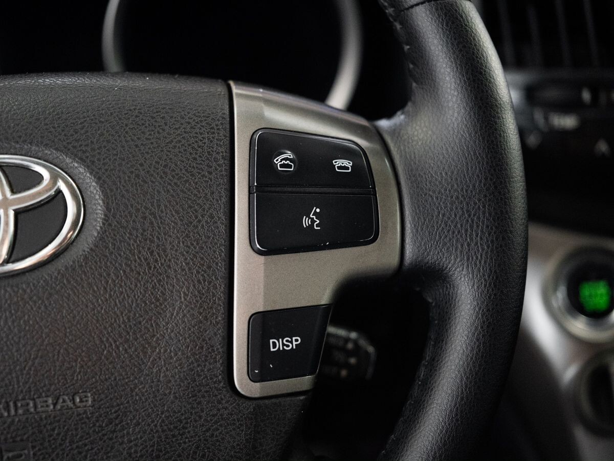 Toyota Land Cruiser 2011 - фото автомобиля