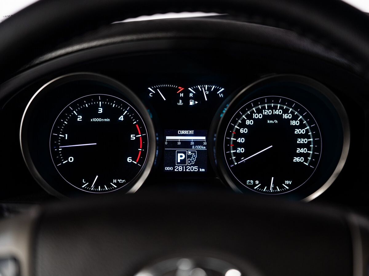 Toyota Land Cruiser 2011 - фото автомобиля