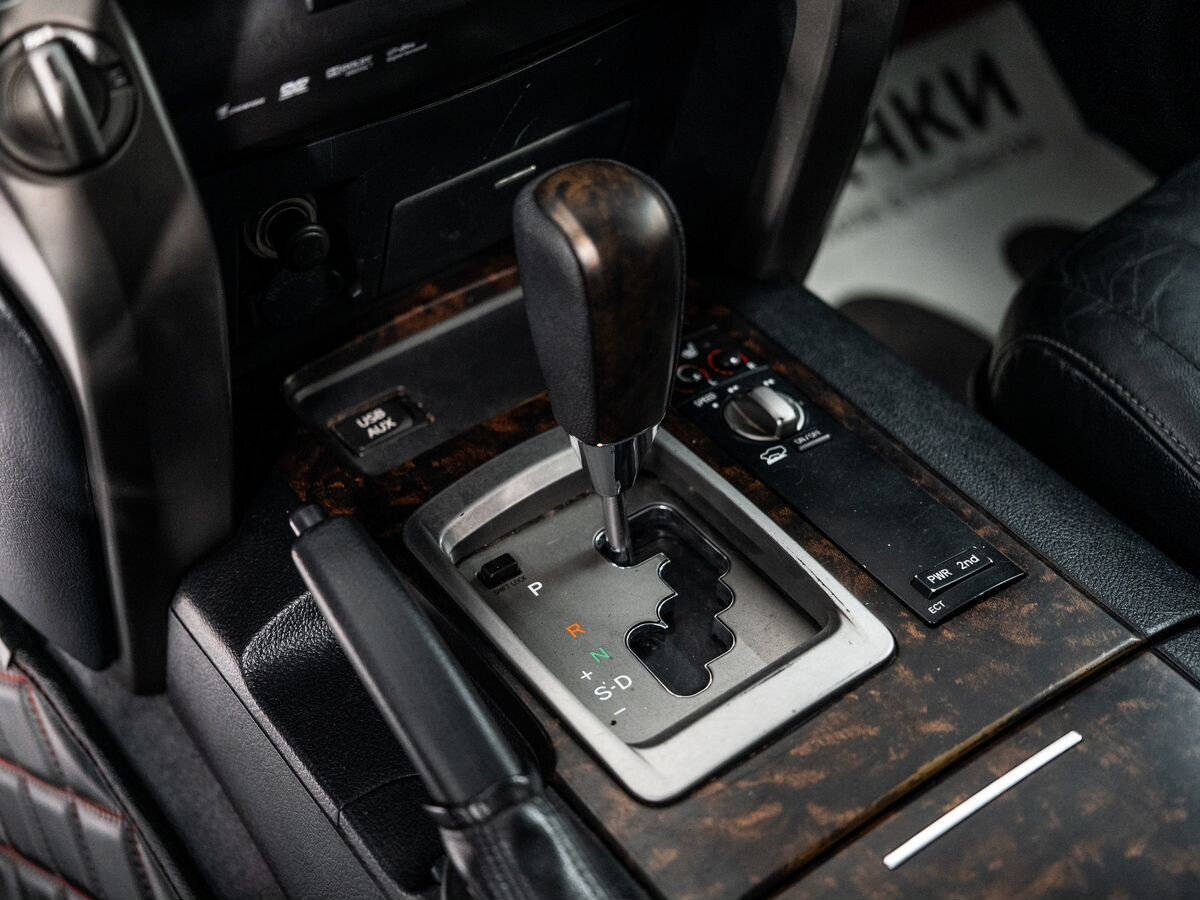 Toyota Land Cruiser 2011 - фото автомобиля