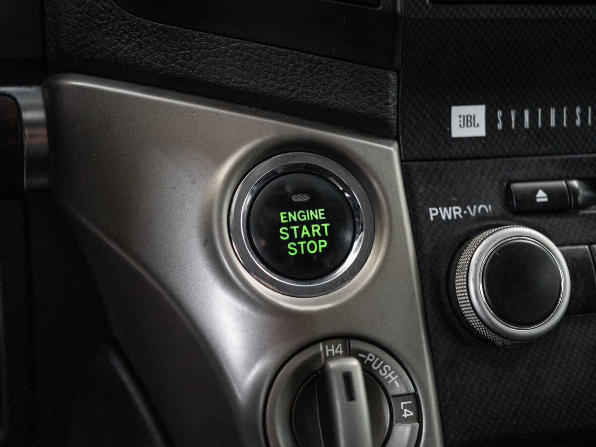Toyota Land Cruiser 2011 - фото автомобиля