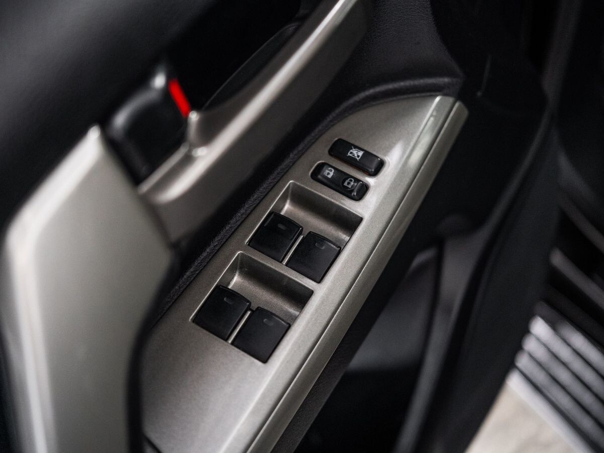 Toyota Land Cruiser 2011 - фото автомобиля