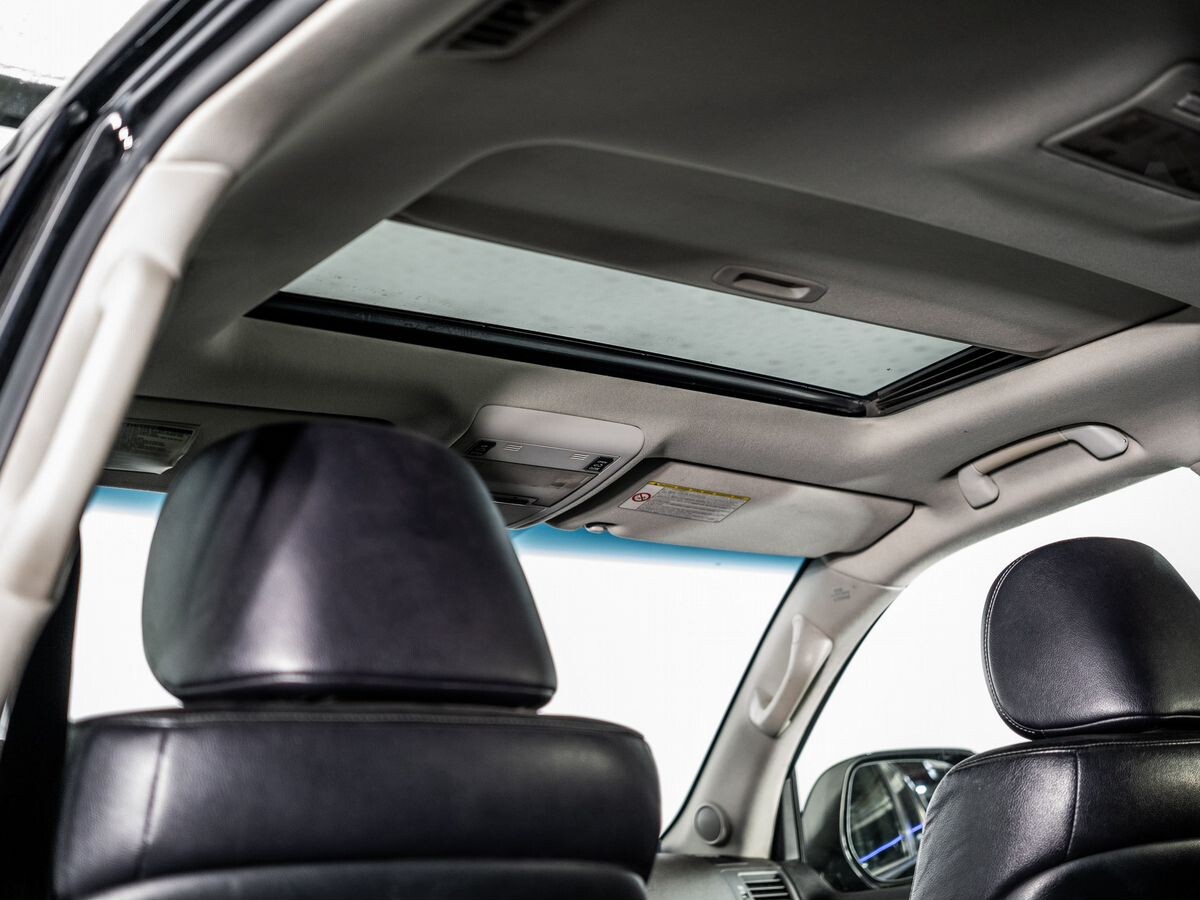 Toyota Land Cruiser 2011 - фото автомобиля