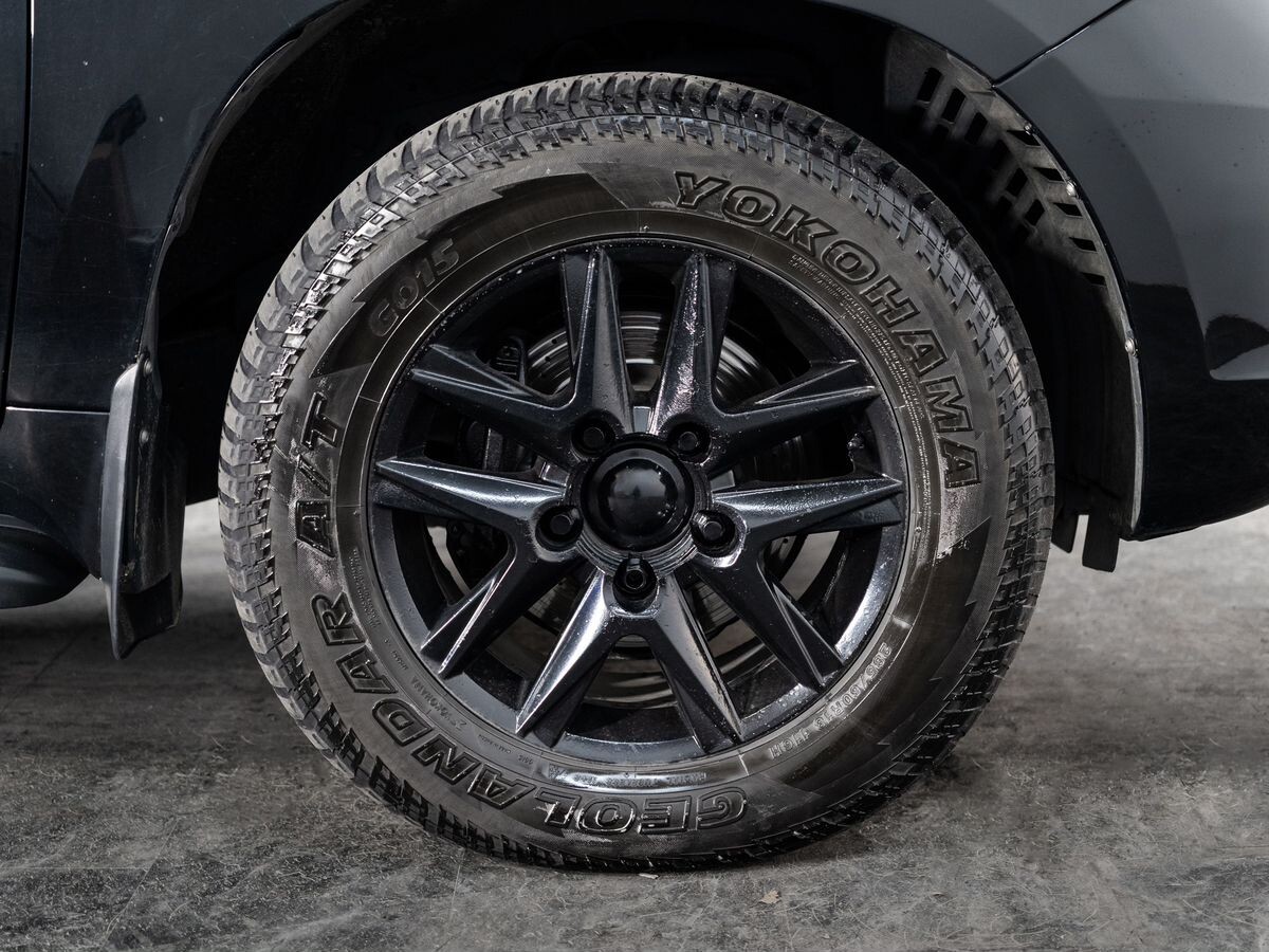 Toyota Land Cruiser 2011 - фото автомобиля