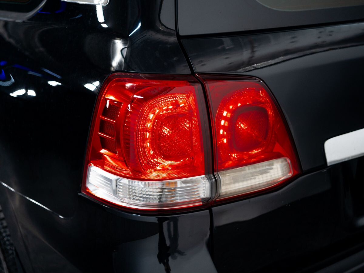Toyota Land Cruiser 2011 - фото автомобиля