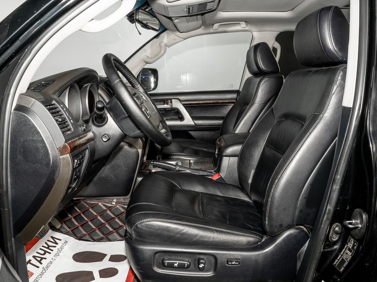 Toyota Land Cruiser 2011 - фото автомобиля