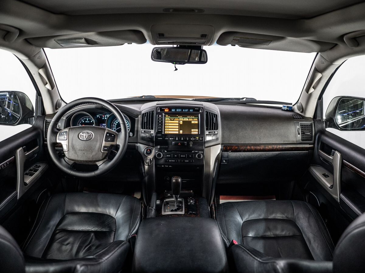 Toyota Land Cruiser 2011 - фото автомобиля