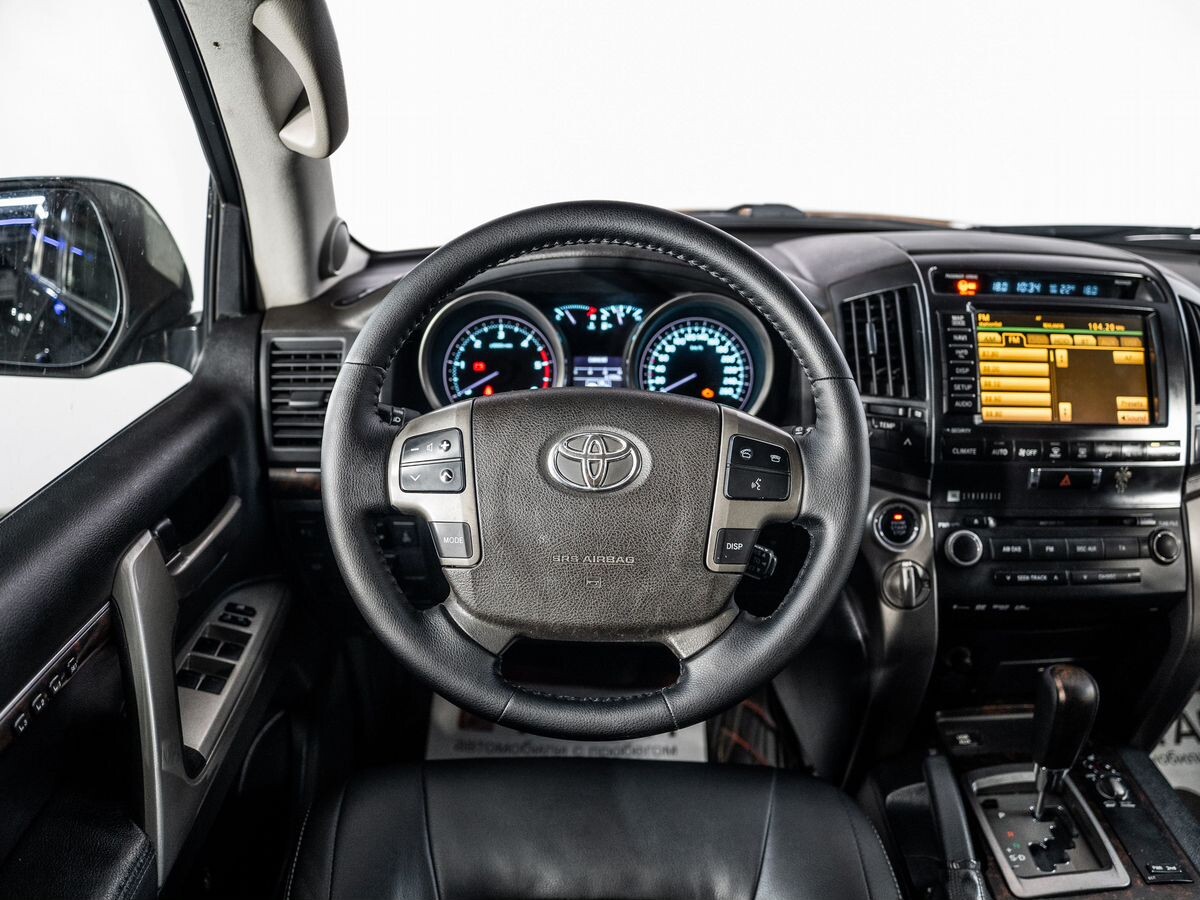 Toyota Land Cruiser 2011 - фото автомобиля