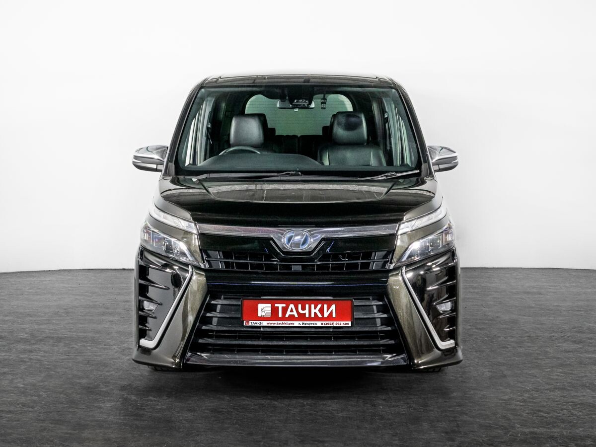 Toyota Voxy 2018 - фото автомобиля