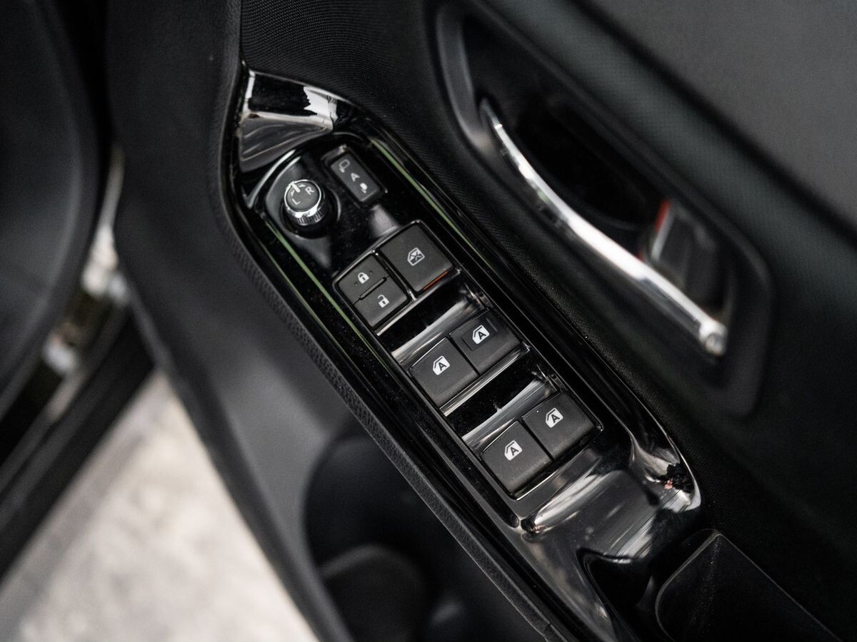 Toyota Voxy 2018 - фото автомобиля
