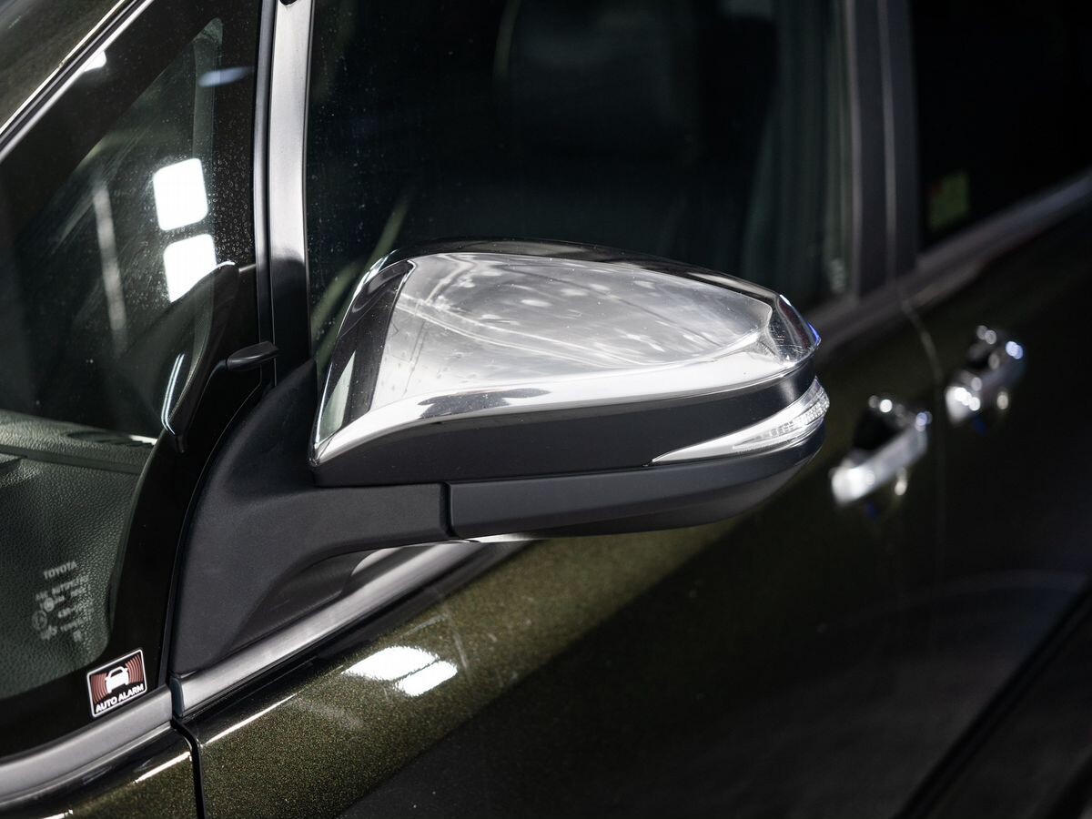 Toyota Voxy 2018 - фото автомобиля
