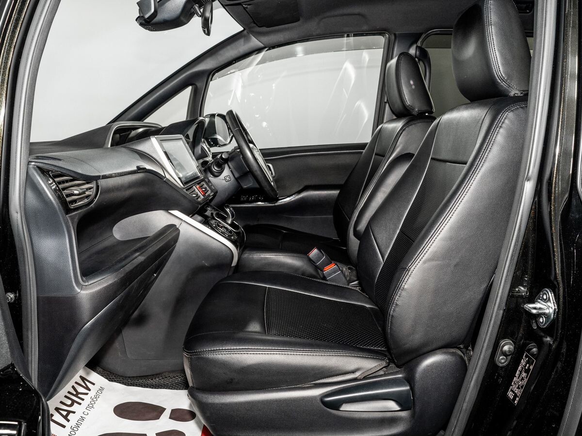 Toyota Voxy 2018 - фото автомобиля