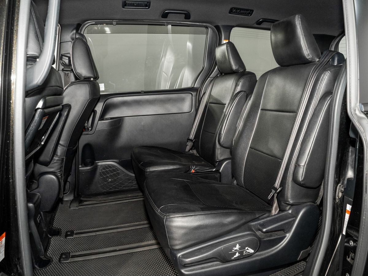 Toyota Voxy 2018 - фото автомобиля