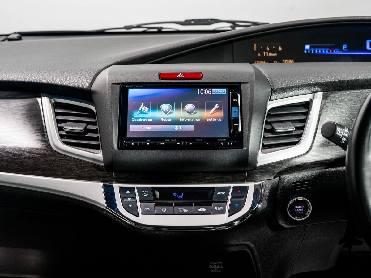 Honda Jade 2015 - фото автомобиля