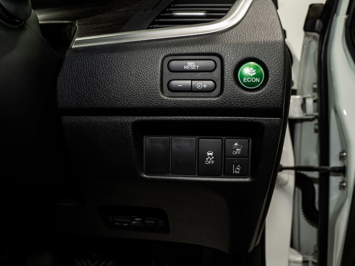 Honda Jade 2015 - фото автомобиля