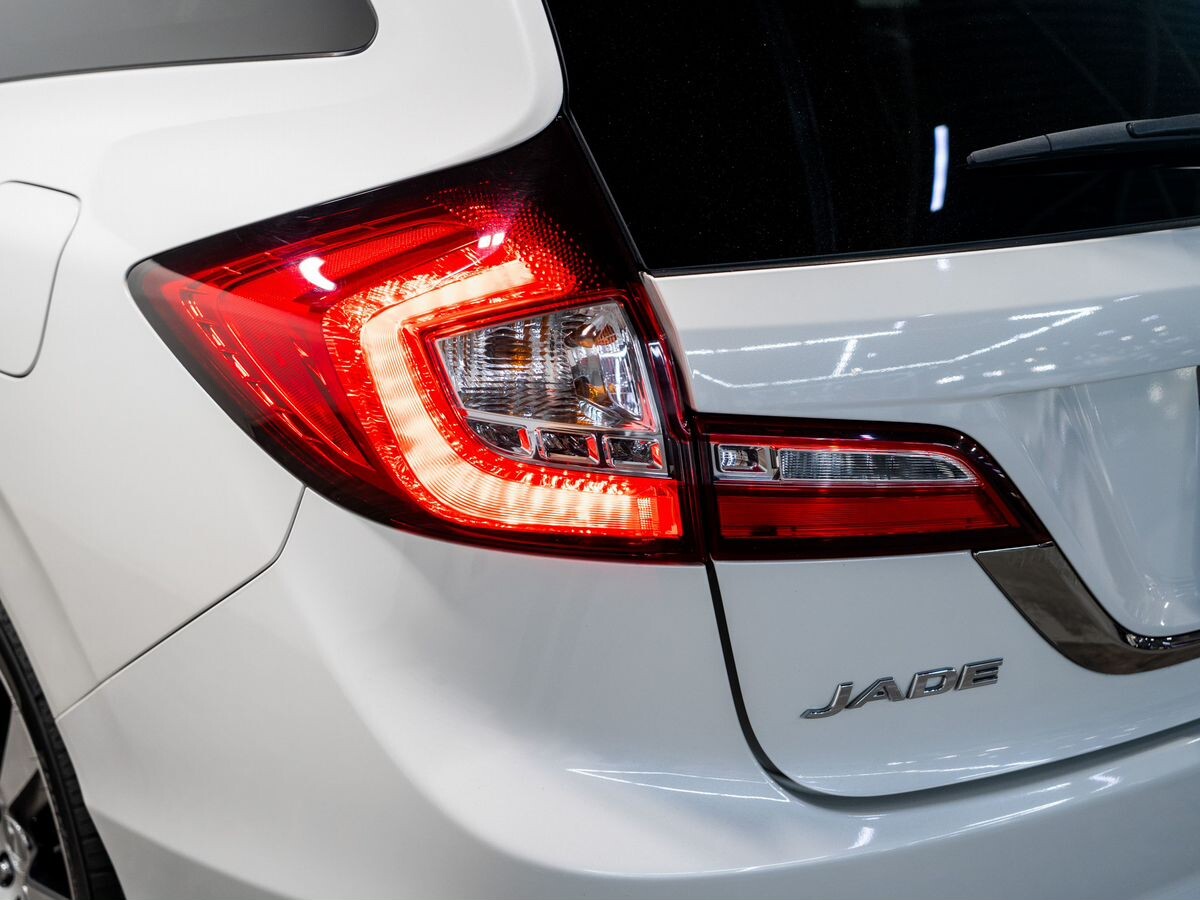 Honda Jade 2015 - фото автомобиля