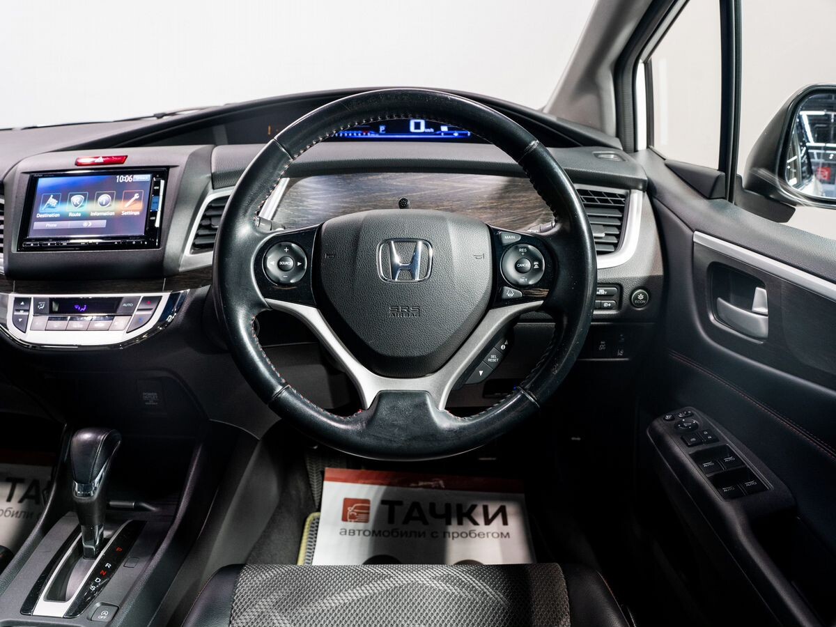 Honda Jade 2015 - фото автомобиля
