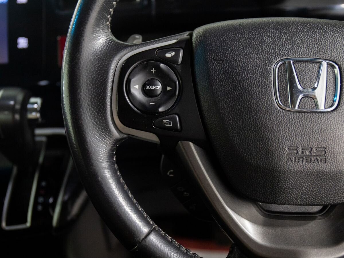 Honda Stepwgn 2015 - фото автомобиля