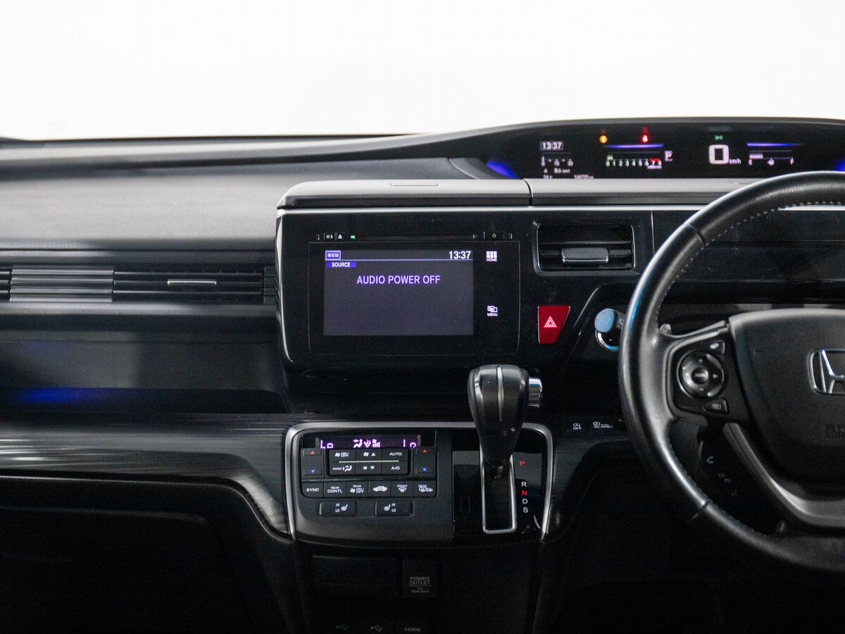 Honda Stepwgn 2015 - фото автомобиля