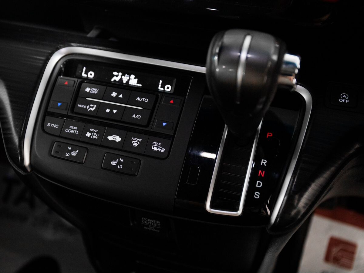 Honda Stepwgn 2015 - фото автомобиля