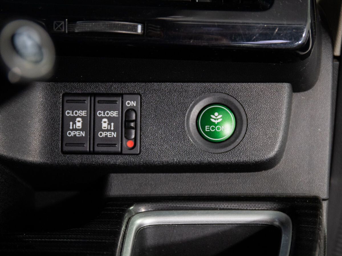 Honda Stepwgn 2015 - фото автомобиля