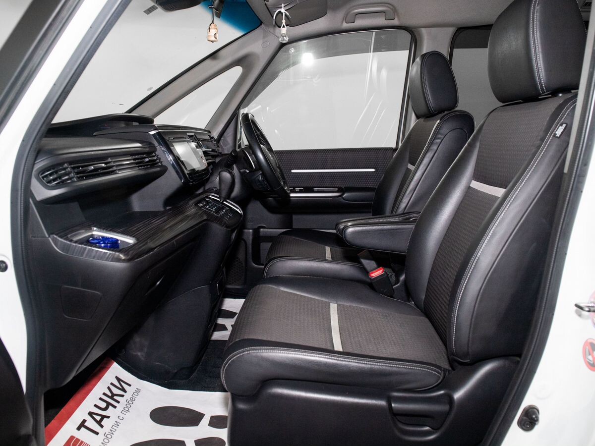 Honda Stepwgn 2015 - фото автомобиля