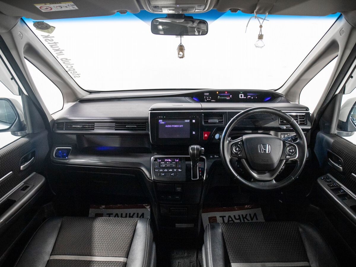 Honda Stepwgn 2015 - фото автомобиля