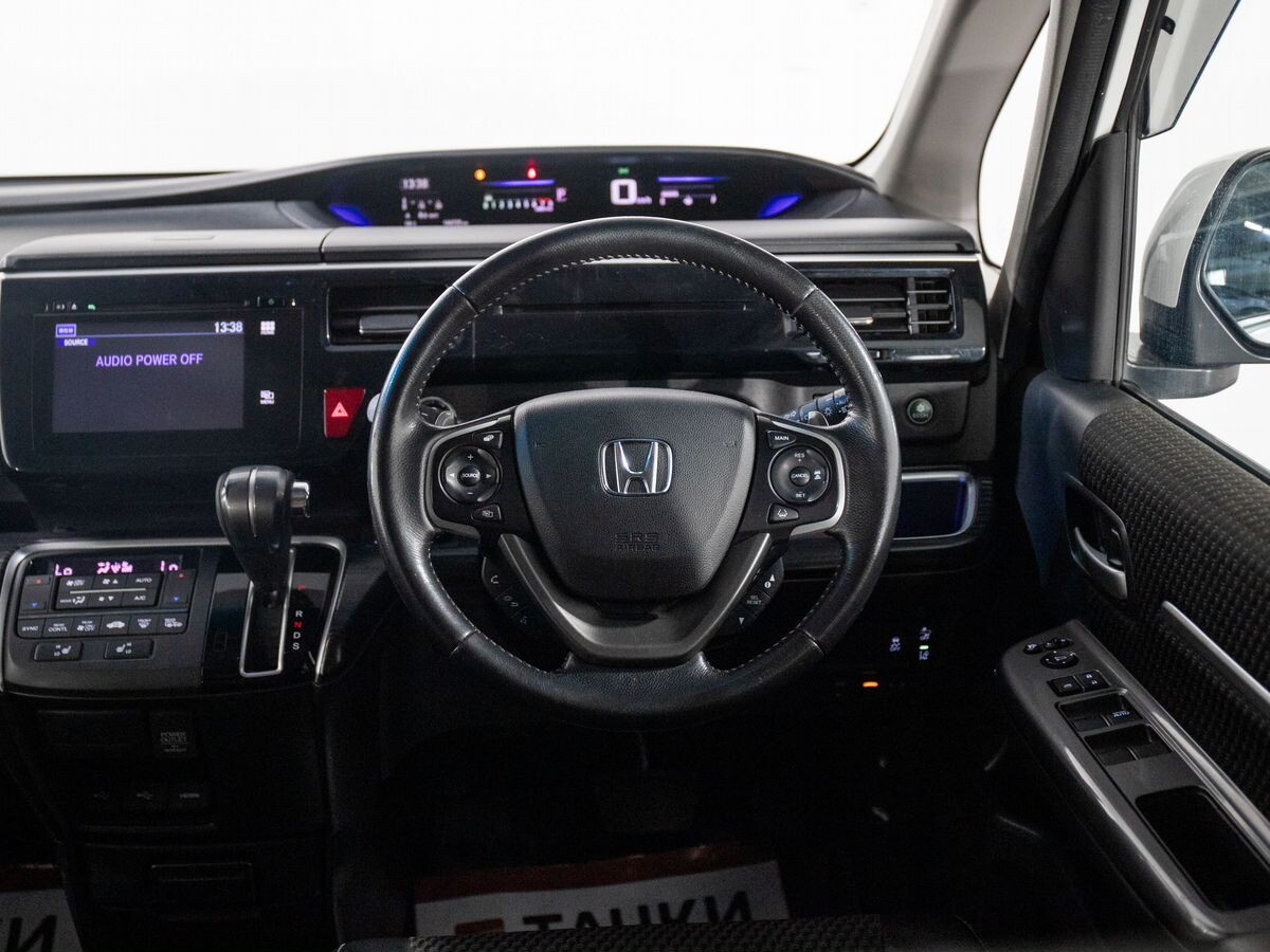 Honda Stepwgn 2015 - фото автомобиля