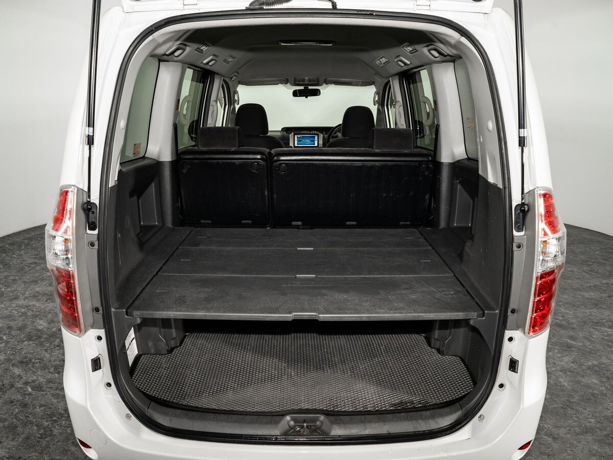 Toyota Noah 2009 - фото автомобиля