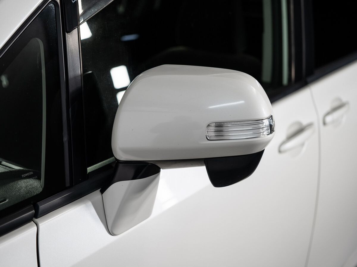 Toyota Noah 2009 - фото автомобиля